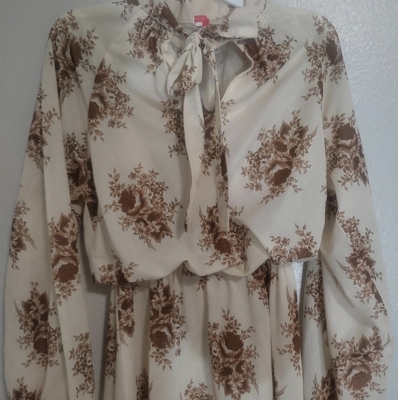 Handmade Locally | Floral Long Sleeve Dress - Picture 5 of 8